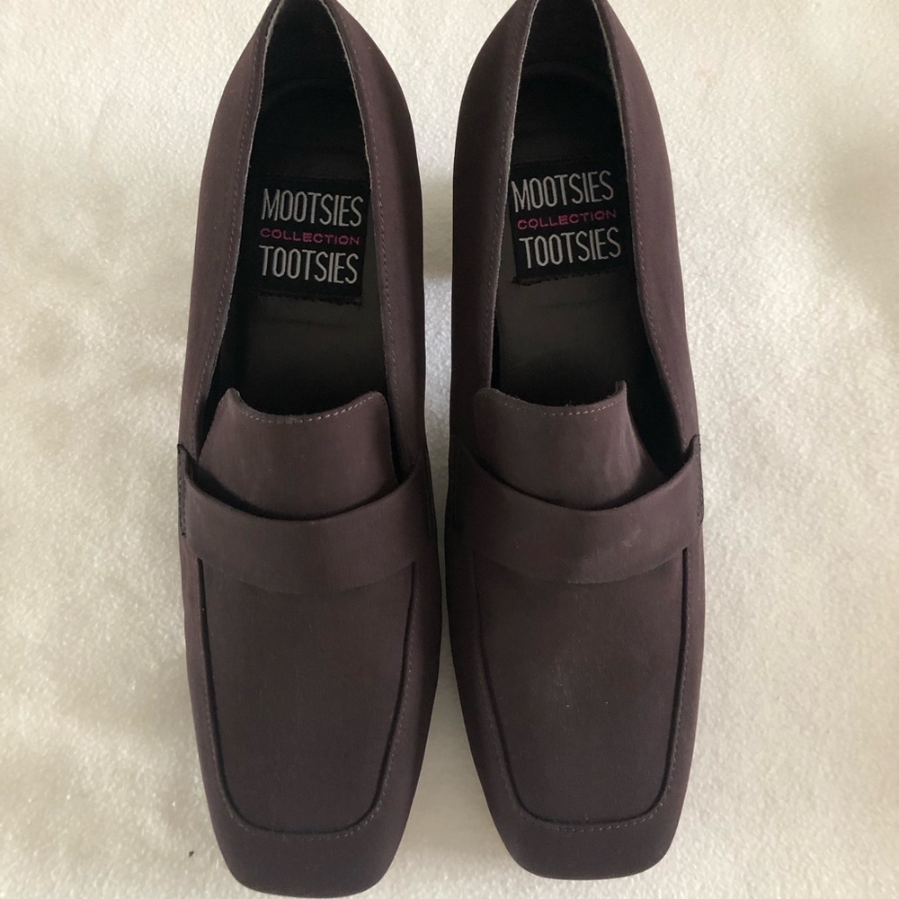 Women’s low heel slip on shoes